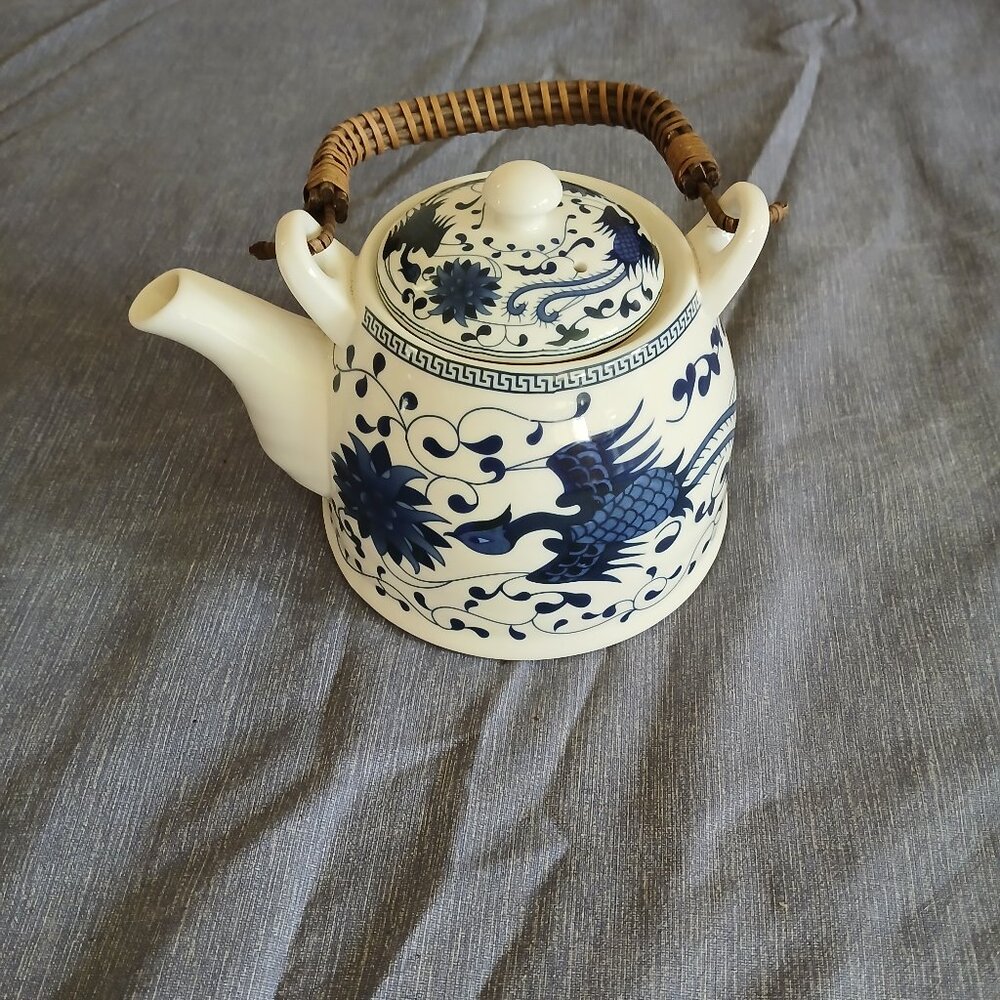 Blue Design Teapot with lace wood handle New